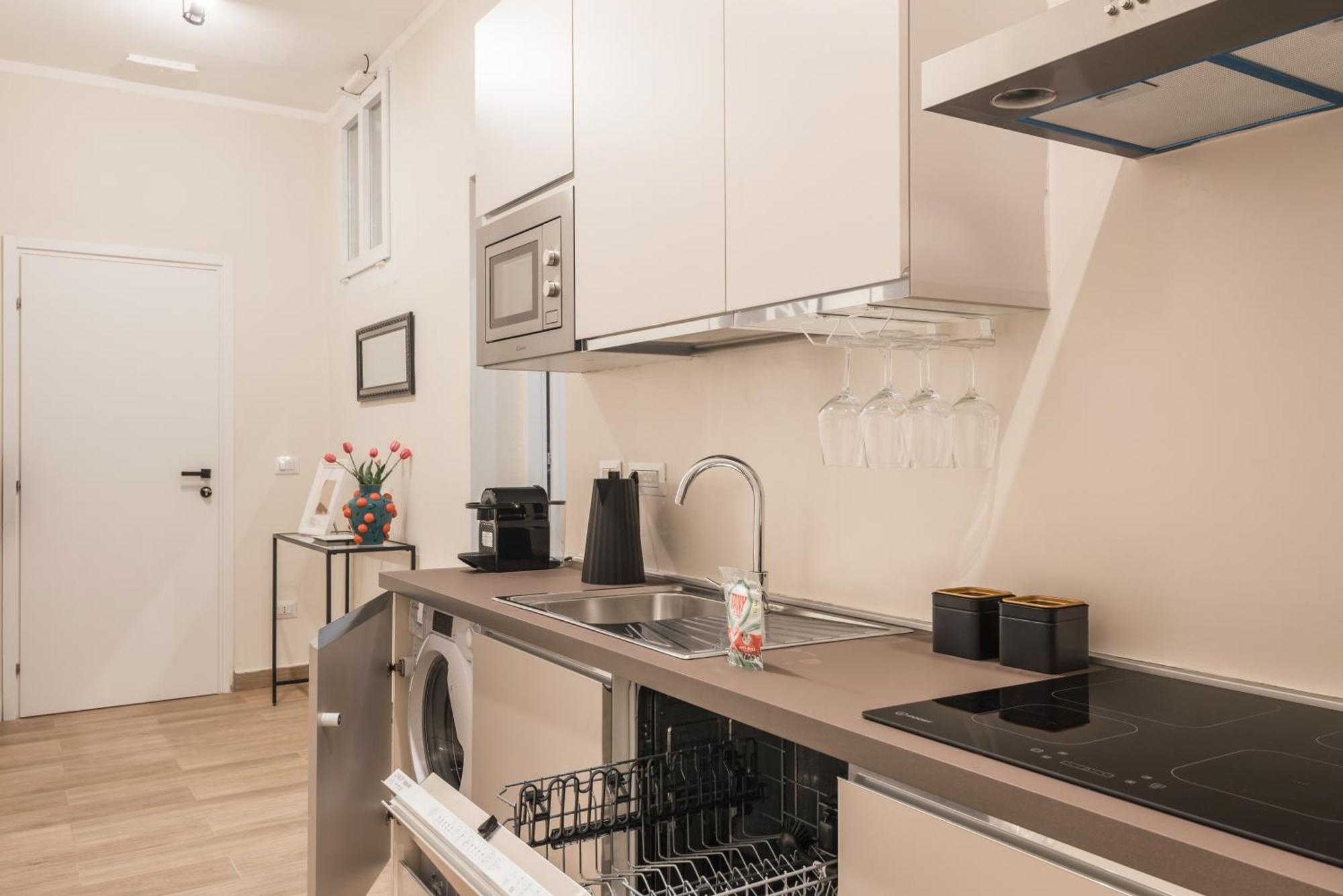 C3 Top Class Apartment, 2 Camere Da Letto, 2 Bagni, Giardino Distante 15 Minuti A Piedi Da Fontana Di Trevi Рим Экстерьер фото
